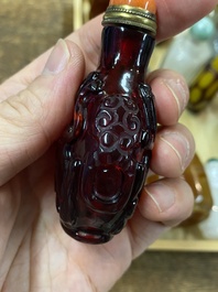 19 Chinese glass snuff bottles, 19/20th C.