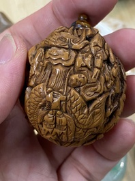 15 Chinese hardstone, glass and walnut snuff bottles, 19/20th C.