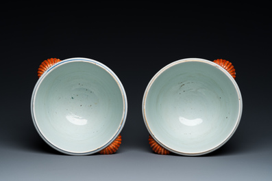 Paire de rafraichissoirs en porcelaine de Chine de style Imari, Qianlong