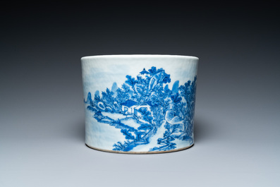 A large Chinese blue and white brush pot with a refined mountainous landscape, 18th C.