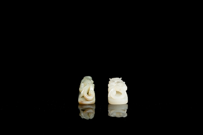 Deux boucles de ceintures sculpt&eacute;es en jade blanc et c&eacute;ladon, Chine, Qing