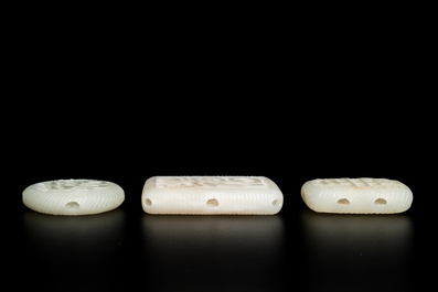Trois pi&egrave;ces ajour&eacute;es en jade blanc, Chine, Qing