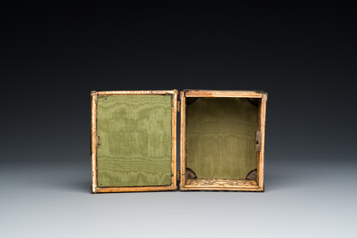 Coffret en os de morse r&eacute;ticul&eacute; aux montures en laiton, Kholmogory, Russie, 17&egrave;me