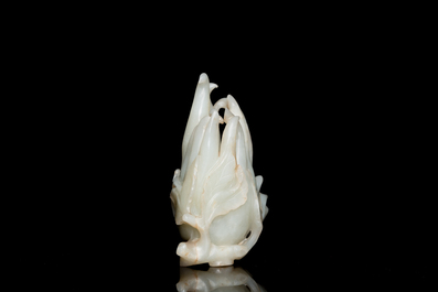 Main de Bouddha en jade blanc sculpt&eacute; sur socle en bois, Chine, Qing