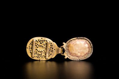 Vijf Chinese riemornamenten in witte jade, Qing