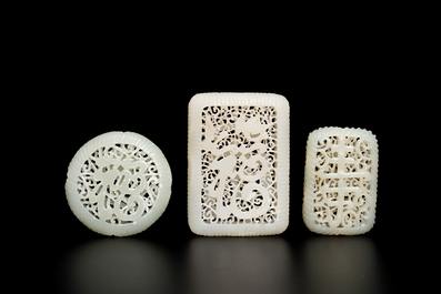 Trois pi&egrave;ces ajour&eacute;es en jade blanc, Chine, Qing