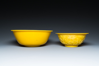 Deux grands bols en verre jaune de P&eacute;kin, Chine, 19/20&egrave;me