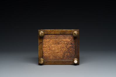 Coffret en os de morse r&eacute;ticul&eacute; aux montures en laiton, Kholmogory, Russie, 17&egrave;me