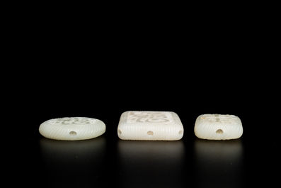 Trois pi&egrave;ces ajour&eacute;es en jade blanc, Chine, Qing