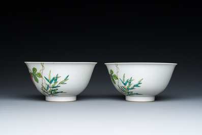Paire de bols en porcelaine de Chine famille rose &agrave; d&eacute;cor de poires de baumier, marque et &eacute;poque de Daoguang