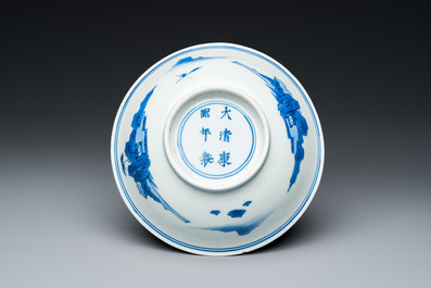 Coupe en porcelaine de Chine en bleu et blanc, marque et &eacute;poque de Kangxi