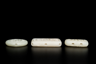 Trois pi&egrave;ces ajour&eacute;es en jade blanc, Chine, Qing
