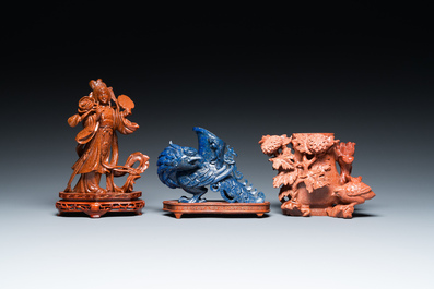 Drie Chinese snijwerken in lapis lazuli en goudsteen, 19/20e eeuw