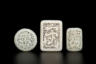 Trois pi&egrave;ces ajour&eacute;es en jade blanc, Chine, Qing