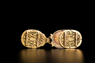 Vijf Chinese riemornamenten in witte jade, Qing