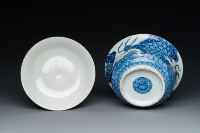 Bol couvert en porcelaine de Chine 'Bleu de Hue' pour le Vietnam, marque d'un dragon pour la p&eacute;riode Thiệu Trị (1840-1847)