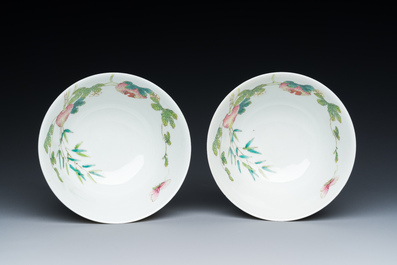 Paire de bols en porcelaine de Chine famille rose &agrave; d&eacute;cor de poires de baumier, marque et &eacute;poque de Daoguang