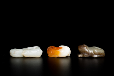 Trois sculptures d'animaux en jade blanc et c&eacute;ladon, Chine, Qing/R&eacute;publique