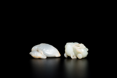 Deux sculptures en jade blanc d'un canard mandarin et d'un b&eacute;lier avec son agneau, Chine, Qing