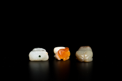 Trois sculptures d'animaux en jade blanc et c&eacute;ladon, Chine, Qing/R&eacute;publique
