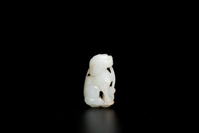 Trois sculptures d'animaux en jade blanc et c&eacute;ladon, Chine, Qing/R&eacute;publique
