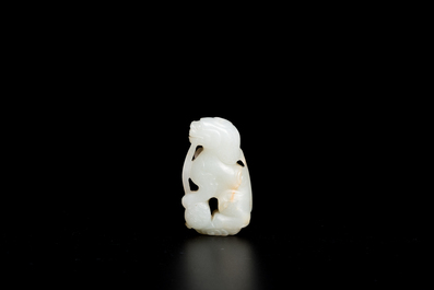 Trois sculptures d'animaux en jade blanc et c&eacute;ladon, Chine, Qing/R&eacute;publique