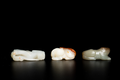 Trois sculptures d'animaux en jade blanc et c&eacute;ladon, Chine, Qing/R&eacute;publique