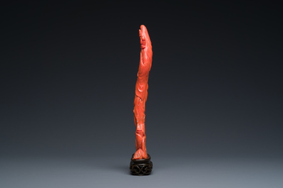 Groupe figurant Guanyin avec un gar&ccedil;on sur une fleur de lotus en corail rouge, Chine, 19/20&egrave;me
