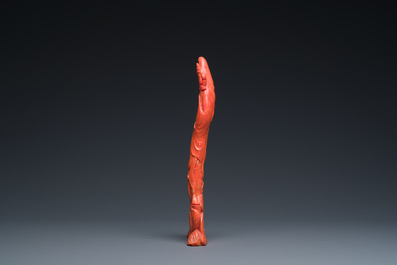 Groupe figurant Guanyin avec un gar&ccedil;on sur une fleur de lotus en corail rouge, Chine, 19/20&egrave;me