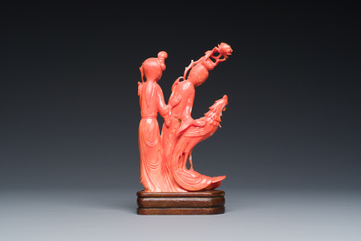 A Chinese red coral group of two ladies and a phoenix, 19/20th C.