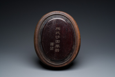 Imposant vase archa&iuml;que en bronze incrust&eacute; d'or et d'argent sur socle en bois inscrit Tao Xiang 陶湘 et Luo Zhenyu 羅振玉, Chine, Song/Ming