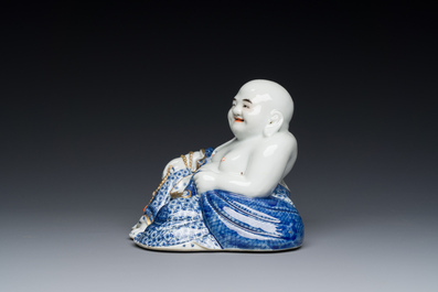Bouddha en porcelaine de Chine en bleu et blanc, marque de You Lin Ji Zao 游林記造, R&eacute;publique