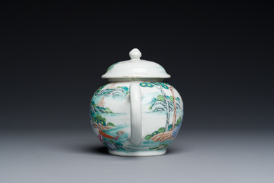 Een zeldzame Chinese famille rose theepot met erotisch decor van een Europese dame, Yongzheng