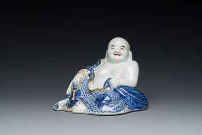 Bouddha en porcelaine de Chine en bleu et blanc, marque de You Lin Ji Zao 游林記造, R&eacute;publique