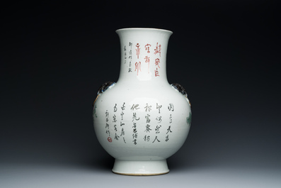 Vase de forme 'hu' en porcelaine de Chine qianjiang cai &agrave; d&eacute;cor d'antiquit&eacute;s, sign&eacute; Xu Pinheng 許品衡, marque de Tongzhi, 19/20&egrave;me