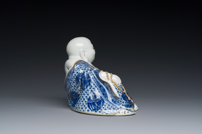 Bouddha en porcelaine de Chine en bleu et blanc, marque de You Lin Ji Zao 游林記造, R&eacute;publique