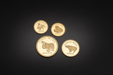 Quatre monnaies en or comm&eacute;morant les d&eacute;couvertes arch&eacute;ologiques de l'&acirc;ge du bronze chinois, dat&eacute;es 1981