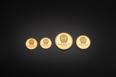 Quatre monnaies en or comm&eacute;morant les d&eacute;couvertes arch&eacute;ologiques de l'&acirc;ge du bronze chinois, dat&eacute;es 1981