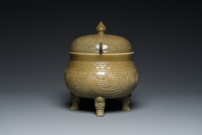 Rare r&eacute;cipient alimentaire couvert de type 'dui 敦' en porcelaine de Chine &agrave; &eacute;mail dit 'poudre de th&eacute;', marque de Hua Ting Shi Zhi 華亭氏製, fin du19&egrave;me