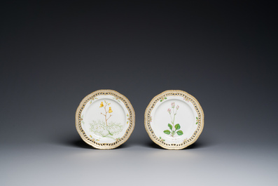 Dix assiettes aux bords ajour&eacute;s en porcelaine de Royal Copenhagen &agrave; d&eacute;cor 'Flora Danica', le Danemark, 20&egrave;me