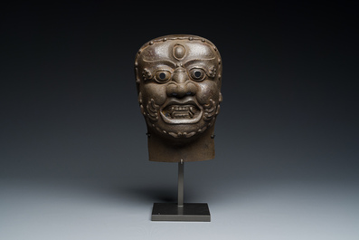 Masque de Mahakala en fonte, Tibet, 16/17&egrave;me