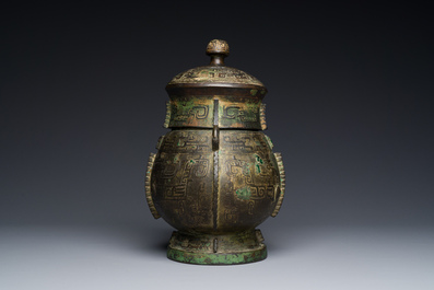 Exceptionnel r&eacute;cipient couvert &agrave; vin rituel en bronze archa&iuml;que de type You (卣), dynastie Shang, p&eacute;riode Yinxu