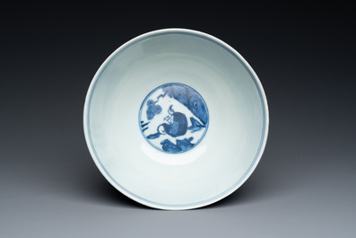 Een Chinese blauw-witte 'Acht onsterfelijken' kom, Jiajing merk en periode