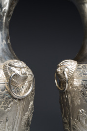 Paire de vases en argent &agrave; d&eacute;cor de l'anniversaire de Guo Ziyi, Chine, marque de Qingyun 慶雲, 19&egrave;me