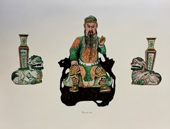 Paire de vases en biscuit &eacute;maill&eacute; verte reposant sur des lions bouddhistes, Chine, Kangxi