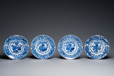 Twaalf Chinese blauw-witte schotels met decor van antiquiteiten, Kangxi