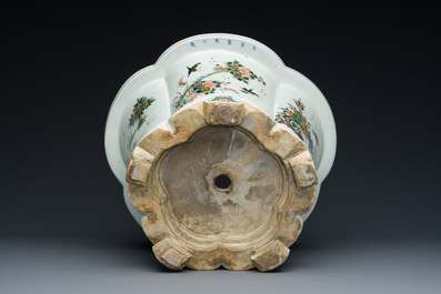 Jardini&egrave;re imp&eacute;riale en porcelaine de Chine famille verte, marque et &eacute;poque de Kangxi
