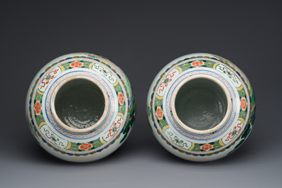 Paire de vases en porcelaine de Chine famille verte &agrave; d&eacute;cor de 'Shou Lao', Kangxi