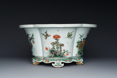 Jardini&egrave;re imp&eacute;riale en porcelaine de Chine famille verte, marque et &eacute;poque de Kangxi