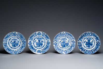 Twaalf Chinese blauw-witte schotels met decor van antiquiteiten, Kangxi